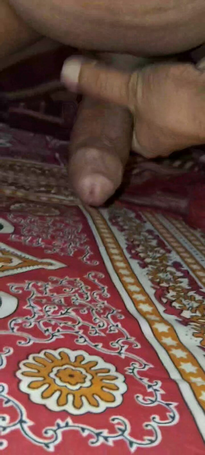 Rajveer Bhumihar: Indyjski Młody Człowiek Leżący Na Łóżku, I Krzycząc Jego Wielki Penis.