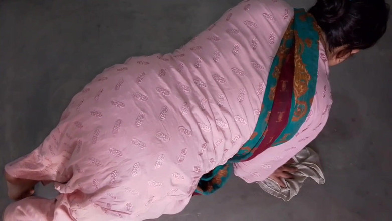 QueenbeautyQB: 그녀의 하드코어한 작업으로 하녀에게 보상을 주는 집의 주인