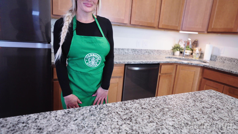 Kenziee Jayy: Barista si cewek semok starbucks muncrat di kontol besar pria...