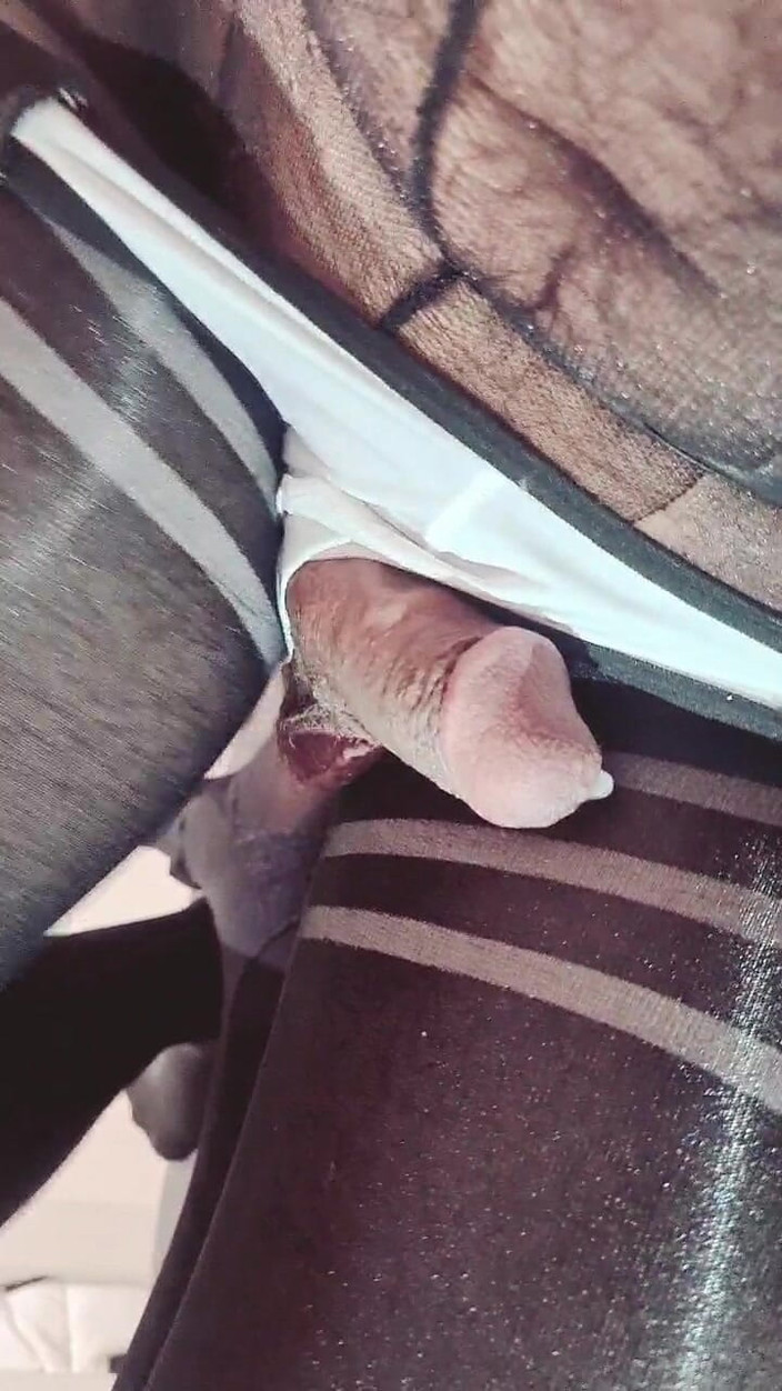 CiCNina: Analplug के साथ Honrny Sissy