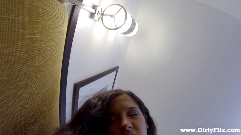 Fucking Glasses: Wielki kutas dla ładnego koedu