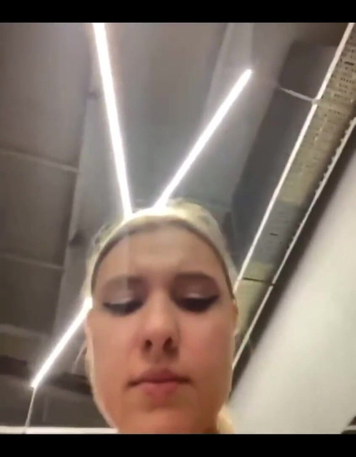 JuiceLussie: 체육관에서 훈련하는 동안 미친 시오후키