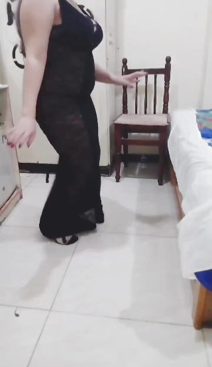 Six my and wife: Moje žena tančí, třese a vzrušuje nás, abych ji mohl ošukat žárem...