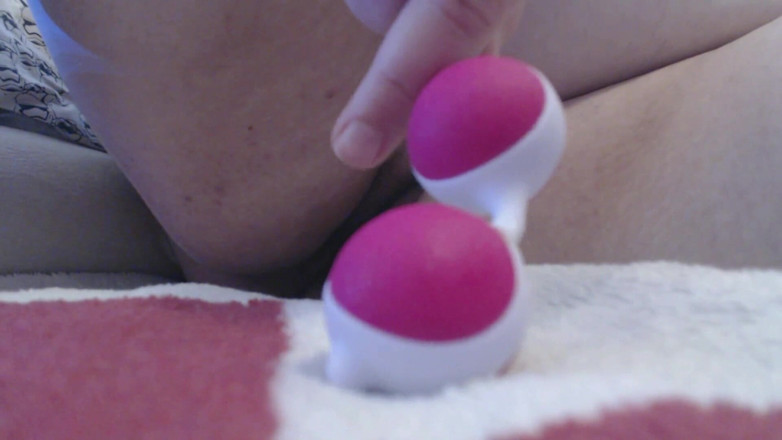 LaLaDelilah: Ben Wan ball-masturbation