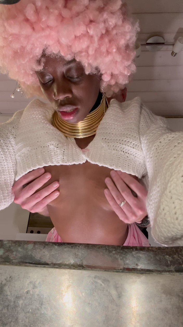 Missblackreey: 겸둥이 흑누나 롬메이트와 핫한 주방 섹스