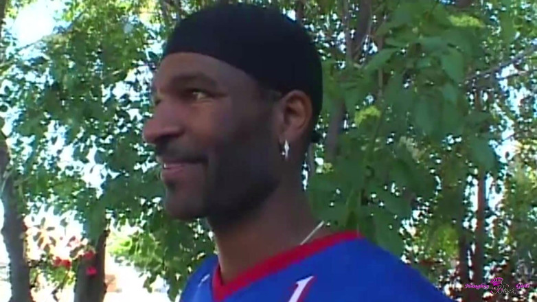 Naughty Black Girls: この赤毛の美女はフェラチオに来たけど、完全にチンコにぶち壊されてしまった