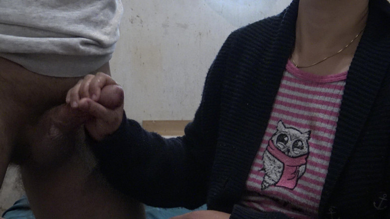 Stepmom Susan: 처녀 배다른 아들에게 처음으로 핸잡을 해주는 음란한 계모