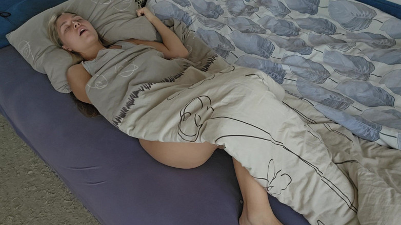 Stacy_via: Le mie gambe tremano molto duro dalla masturbazione e dall'orgasmo