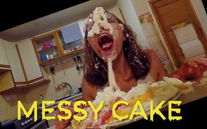 Wamgirlx: Messy Cake Face