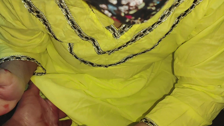 Faryal: Stiefschwestern blowjob