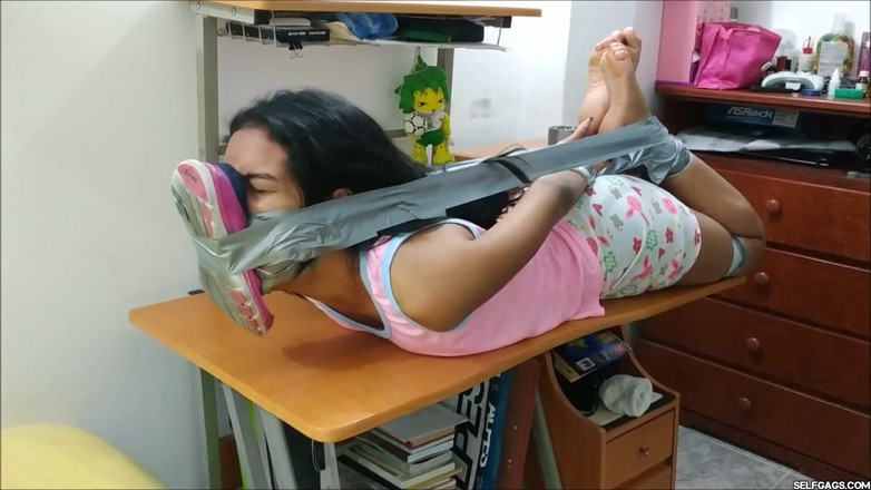 Selfgags Latina Bondage: Macocha i ojczym znaleźli naszą opiekunkę do dziecka wytrysk na...