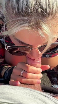 Pipe En Selfie Dans Un Lieu Public, Balade À Vélo Avec Des Seins Nus Et Éjaculation Sur Le Visage