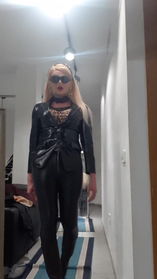 Tatiana Zorrita: 조각 70