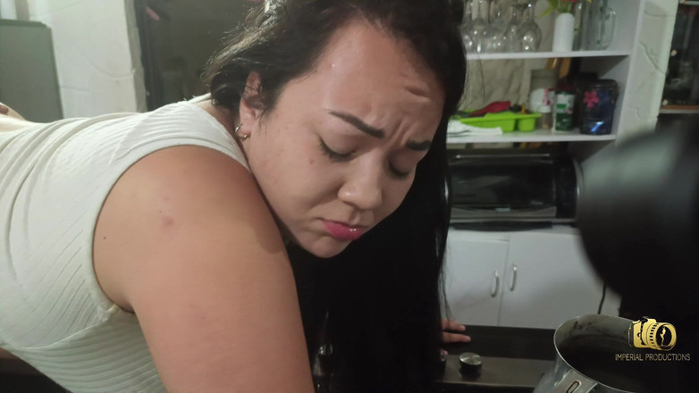 Rioc69: リオックがアニタにキッチンカウンターの使い方を教える