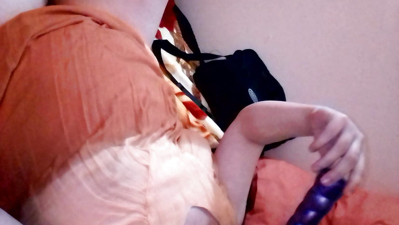 IllustriousAnnie: Šukání mé kundičky robertkem a lízání dočista