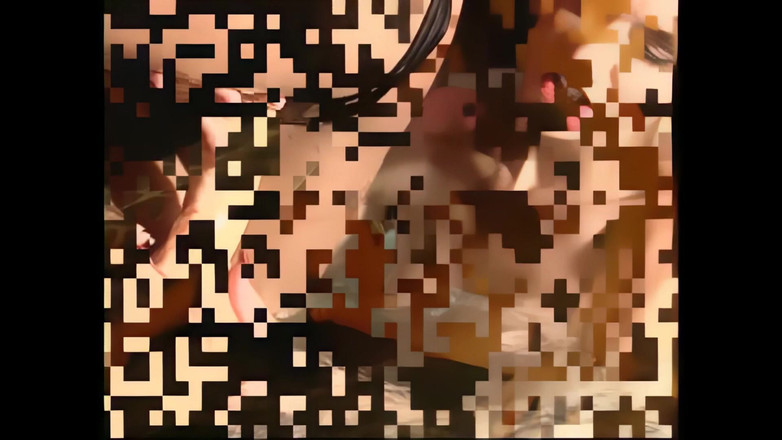 Wonderful Hot World X: 욕조에서 스트랩을 가진 놀라운 레즈 쓰리섬