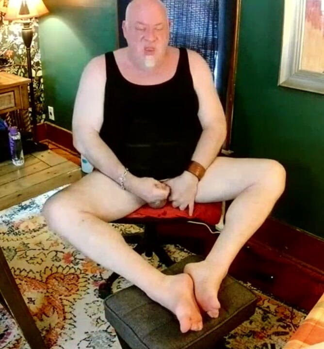 beardaddychub: Bearstepdaddychub hot prashansak ko jhatka deti hai aur baat karti...
