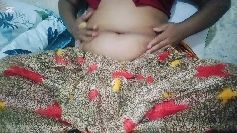 Crush boy: Istri india lagi asik masturbasi sendirian