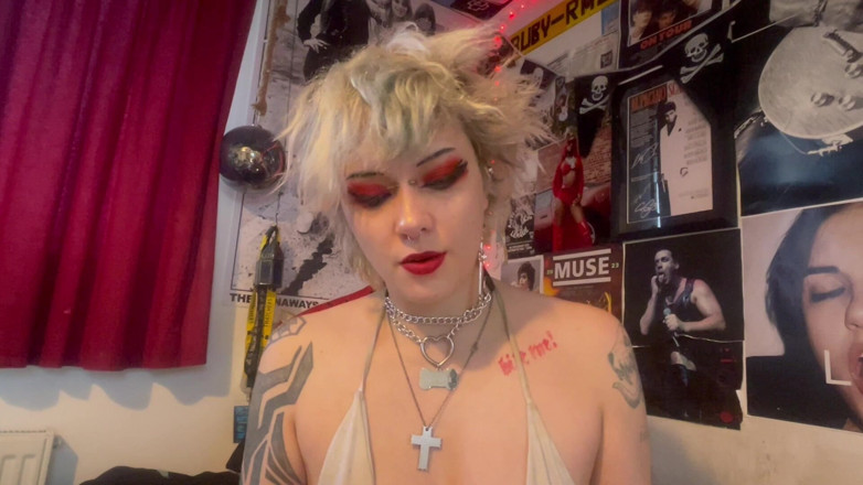 Glitterqueen1999: Üvey erkek kardeşimden rujumu sik