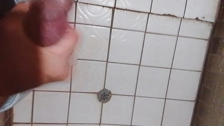 Jomperone: No banheiro