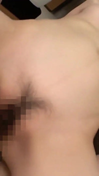 Je vais enseigner le sexe à une étudiante à la peau claire - elle a un visage mignon et un corps sensible