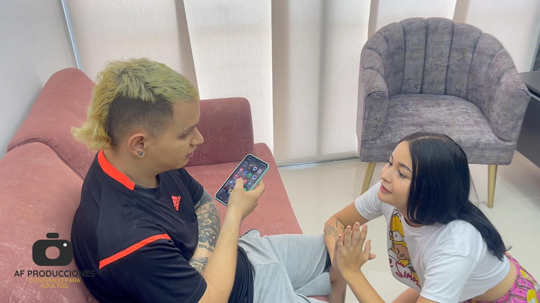 Sara Case: Saya mengongkek adik tiri saya di pantat sebagai pertukaran untuk...