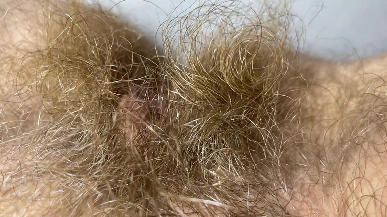 Cuteblonde666: 对我毛茸茸的阴户的10分钟的钦佩