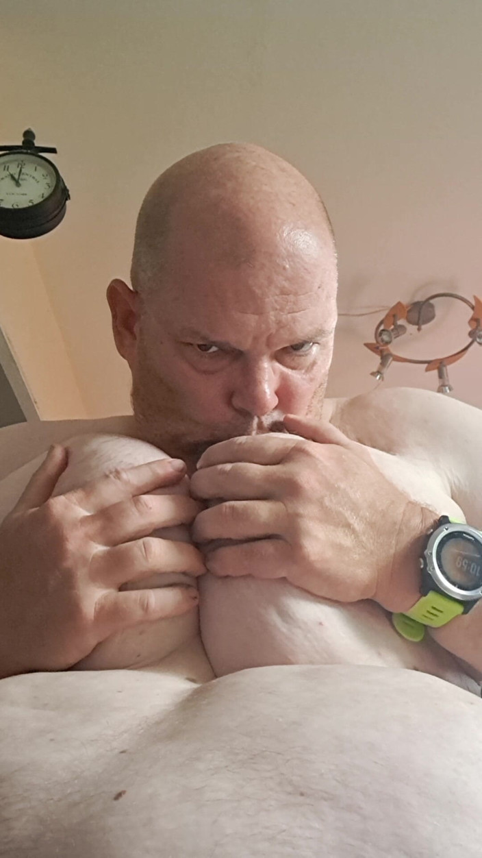 Fickspecht: The Slut Is in Dire Need of Cocks
