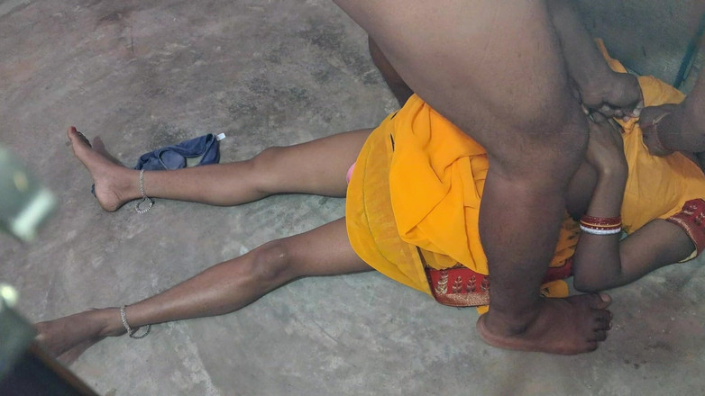 Trilokinath: 巨乳が義理の妹と義理の弟をクソに押し付ける