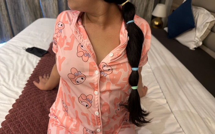 wildDesipair: Gave my dick to the gamer stepsister to play with...