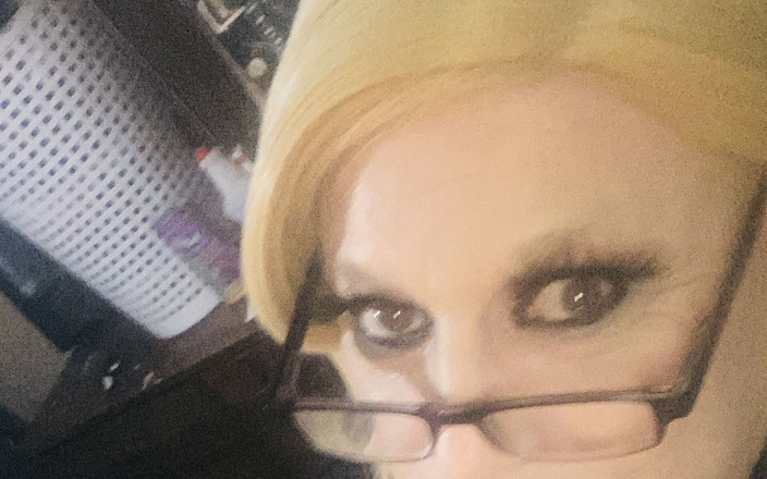 Krissy Sweets: セクシーな女装子