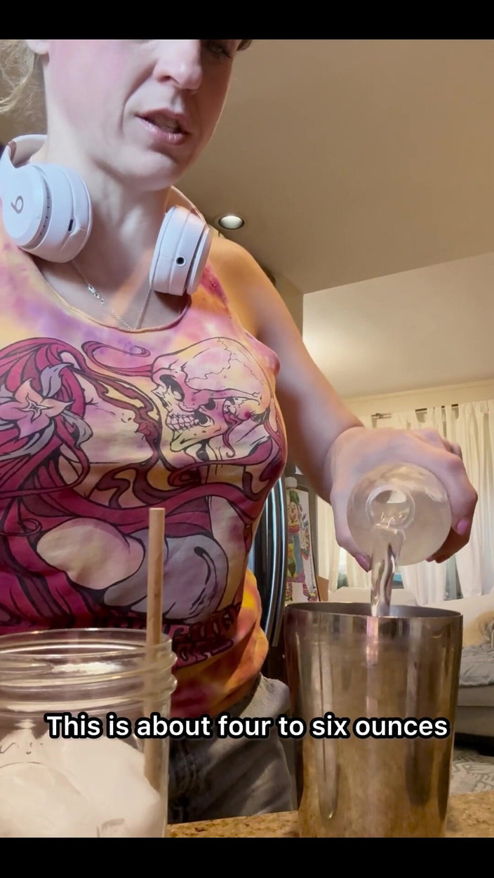 Suzy Wylde: アイスコーヒーのハック、ガールのスージー・ワイルド