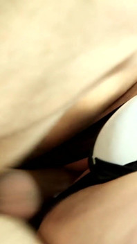 Futai în cur cu vibrator legat