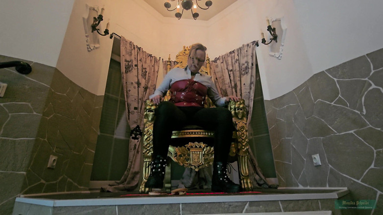 Strict Senz: Monika Schmidt Burger Schiaccia La Gigantessa Che Sputa Adorazione Degli...