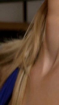 Heißer analsex, der den perfekten arsch der schönen blonden MILf fickt