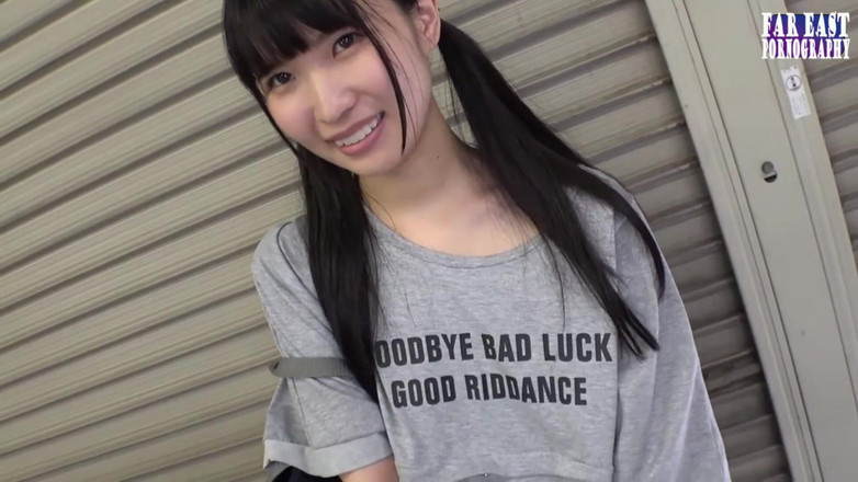 Far East pornography: からかうAカップの魅力的女性が激しく刺激する覗く曲線 パート2