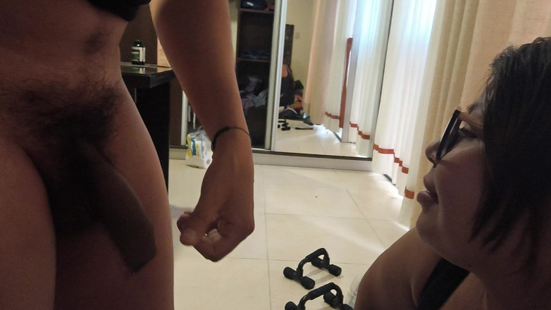 Moo DBOXXX: Esta madrasta solteira quer seu leite consertado no rosto, ela...