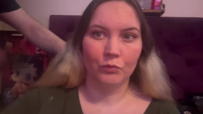 MissFFW: Sikiş bud uzun doğal saçımı fırçalıyor