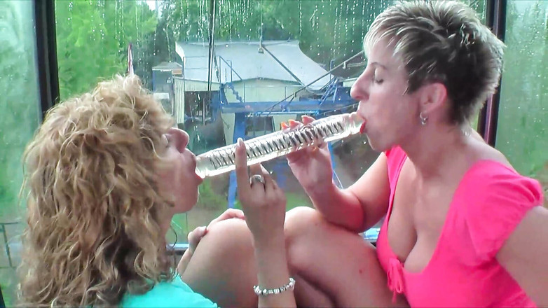 My Porn King: Remaja dipergunakan di dalam bas kongkek selepas kolej