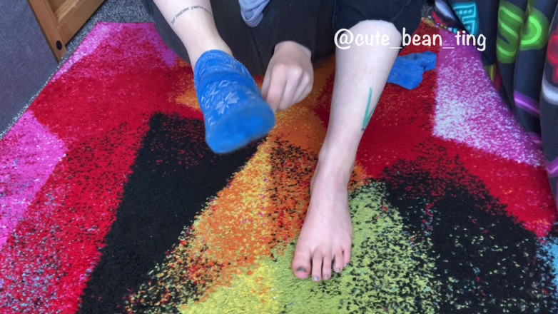 Alice Bean: Bean menanggalkan stokingnya