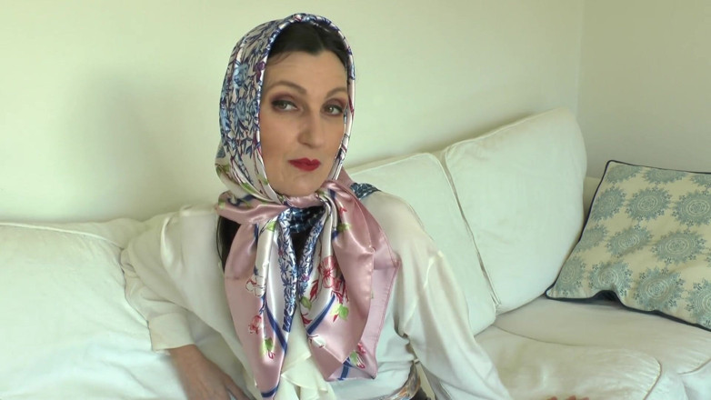 Lady Victoria Valente: Saten eşarp sevgilisi ve parlak saten eşarbına boşalıyor, Lady Victoria...
