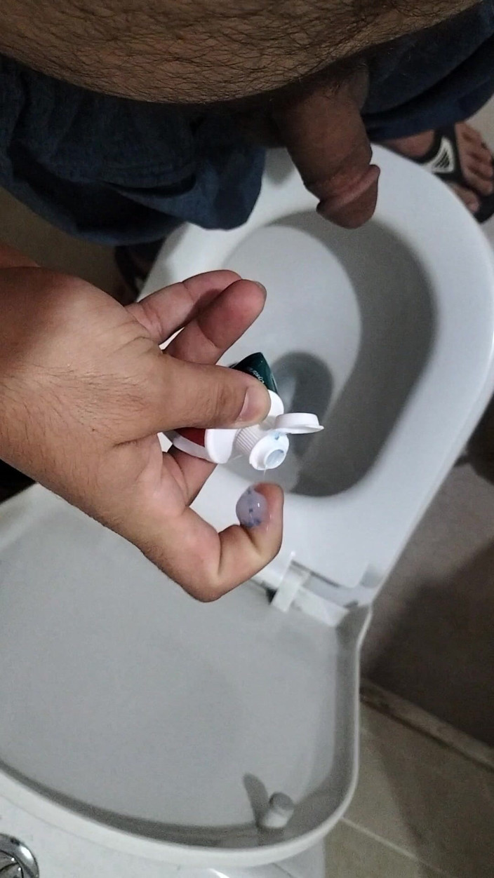 Masterbation: Mint colgate para mientras se masturba