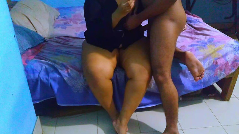 Aria Mia: ムスリムの少女が彼氏と大学をサボり、サウジのホテルでセックスされる