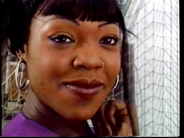 Best Butts: Negresa excitată știe cum să ofere plăcerea corectă acestui tip alb