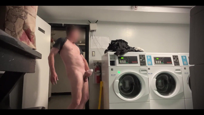 ScottyNaughty69: 撫でながら裸!もう少しで捕まる!