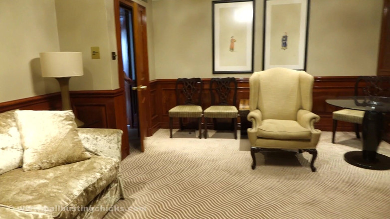 Ballbustingchicks: Mučení koulí tlustého muže