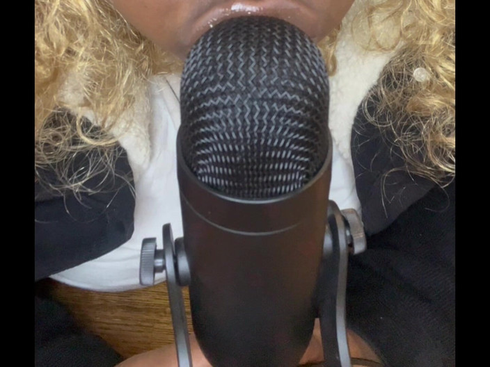 Anye Meshell: Asmr Polibky a lízání!