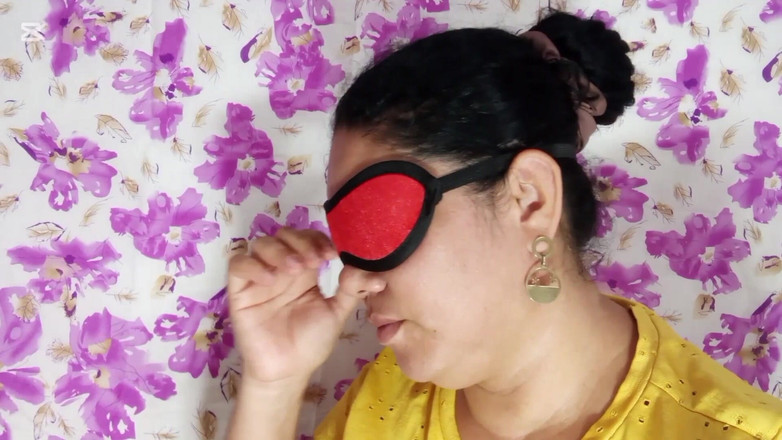 Valkyrie Blowjob and Deepthroat: Frau lutscht Schwanz tief im Hals mit Schlafmaske