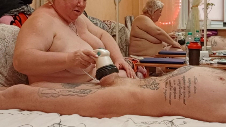 Zona901: 義母はチンポと玉をマッサージし、チンポをしゃぶって口いっぱいにザーメンをもらいます