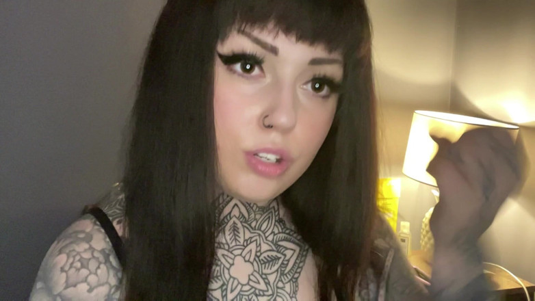 Miss Valentina: Nữ thần xăm mình tại nhà JOI